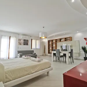 Appartamento Modern House - 5 Stelle - Posto Auto Privato, Brindisi